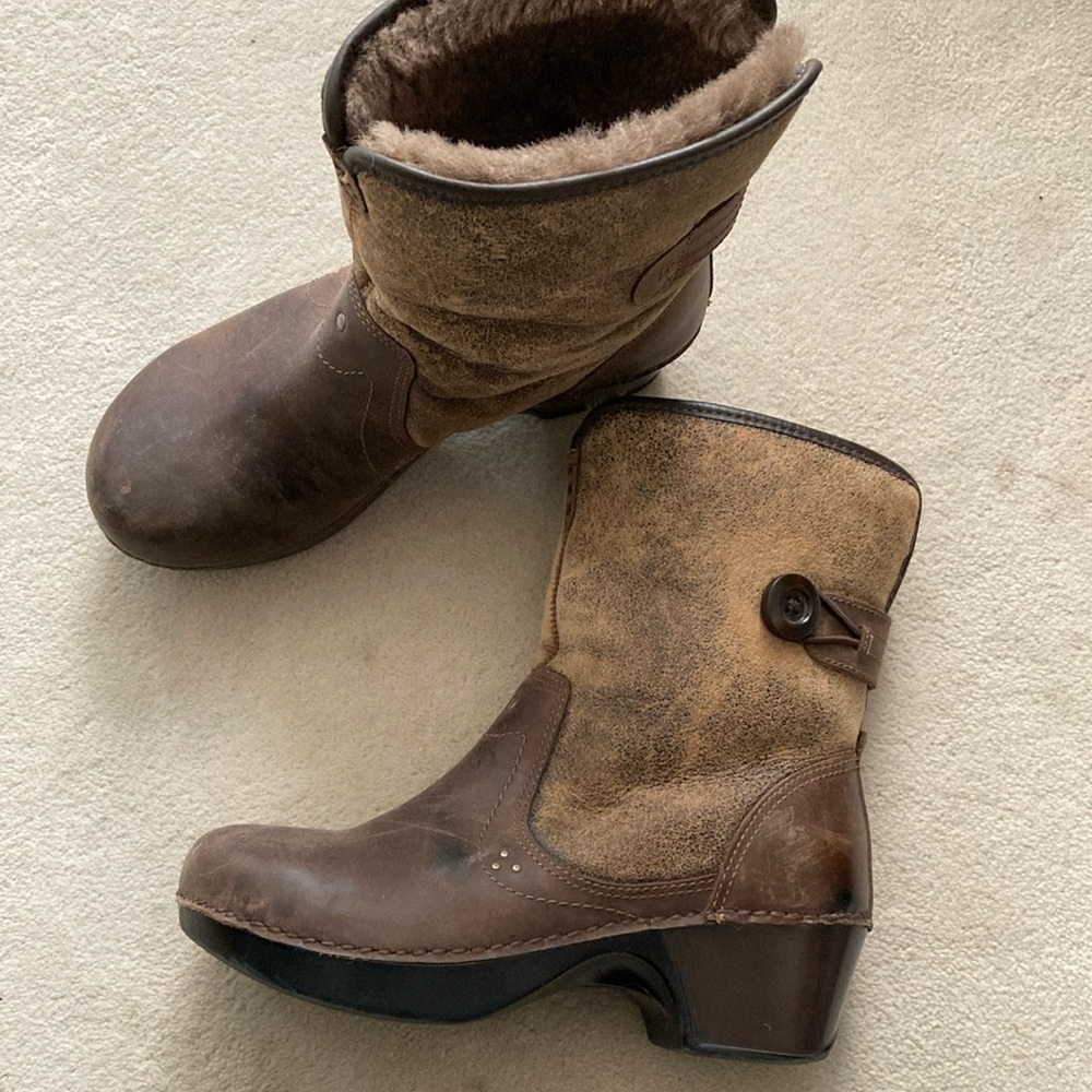 Dansko Harper distressed brown leather clog boot with very soft shearling. EUC.